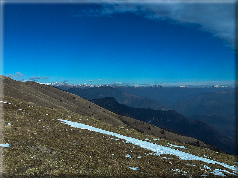 foto Salita dal Monte Tomba a Cima Grappa